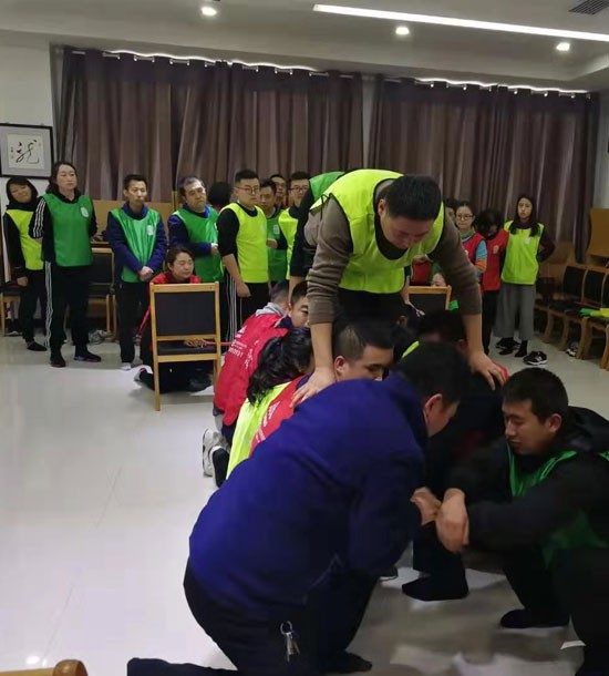 培訓時間：2月27日培訓地點:隴南武都培訓單位:中國**銀行隴南分行培訓課程:拓展培訓人數：40人